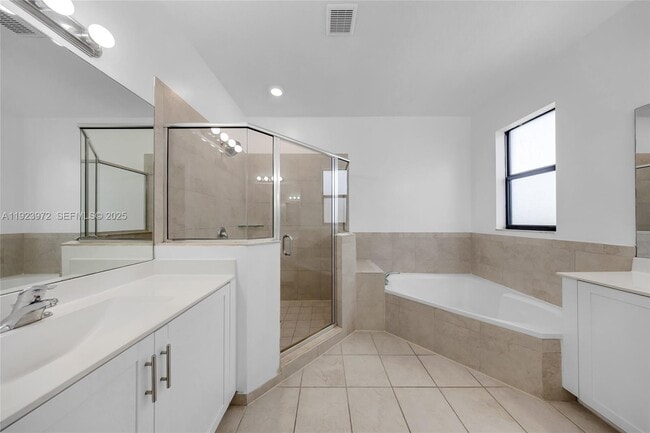 Building Photo - 268 NE 210th Way