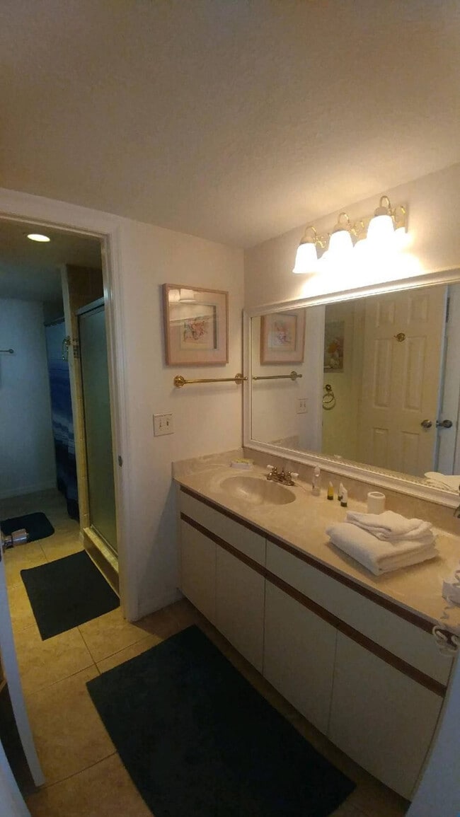 Building Photo - 8600 Ridgewood Ave