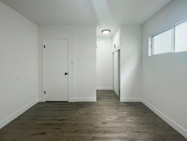 Building Photo - Upgraded 1 Bedroom In Torrance with Parkin...