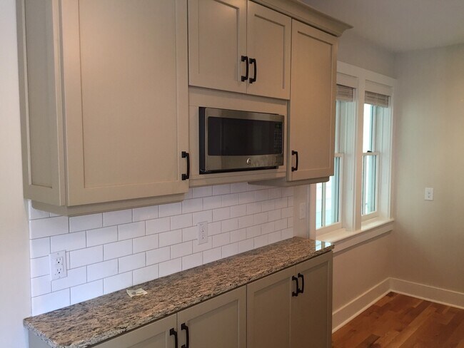 Building Photo - 2 Bedroom 1.5 Bath Apartment in Cannonborough - Downtown