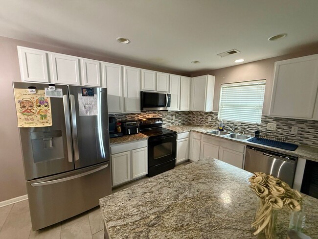 Building Photo - 4 Bedroom 2.5 Bath House in Quail Hill Goo...