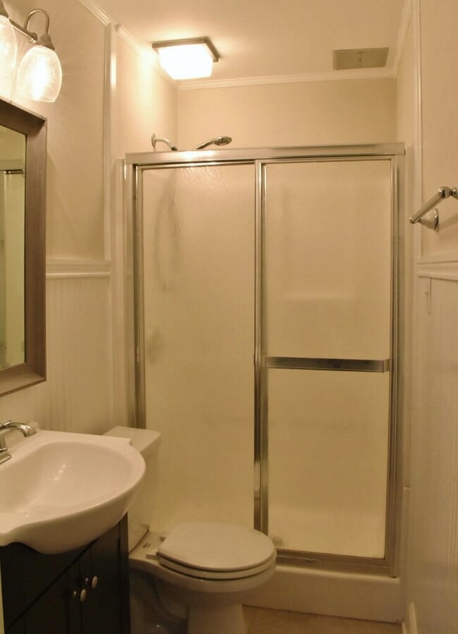 Building Photo - 3 BR, 2 BA West End Rancher
