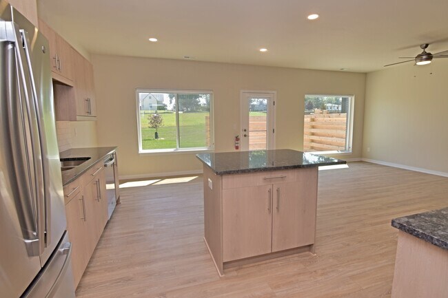 Building Photo - 14 Crosby Park Dr