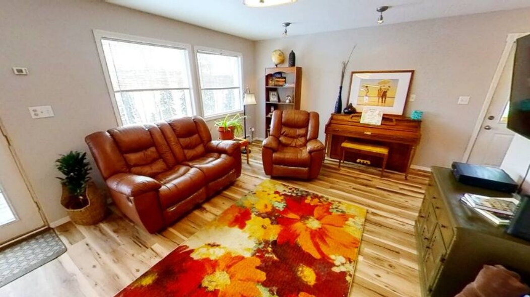 Building Photo - 6140 W Robin Hood Ln