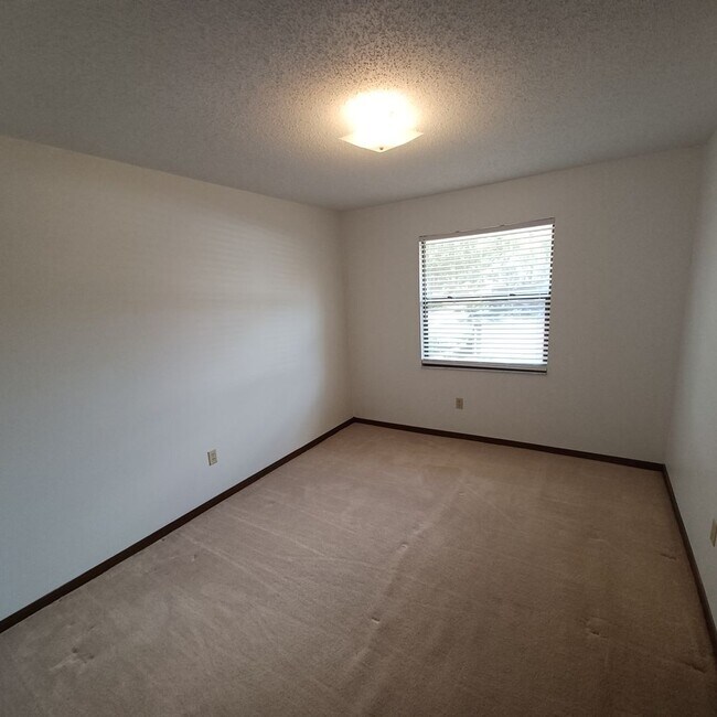 Building Photo - 2295 Foxwood Dr