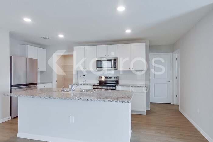 Building Photo - 8669 SW 43rd Ter