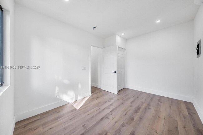 Building Photo - 6913 NW 4th Ct