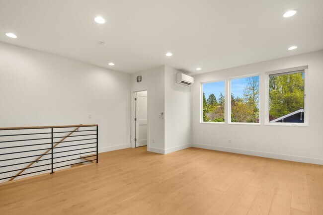 Building Photo - Gorgeous Urban Madrona 3-bedroom home