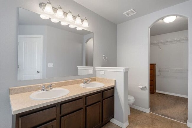 Building Photo - Spacious 4-Bed Home Minutes from Fort Cars...
