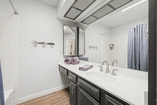 Building Photo - Furnished Luxury Condo in Guard-Gated Casa Del Monte | Prime Old Town Scottsdale Location