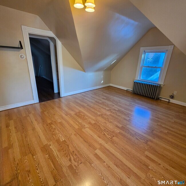 Building Photo - 142 Oakland Terrace