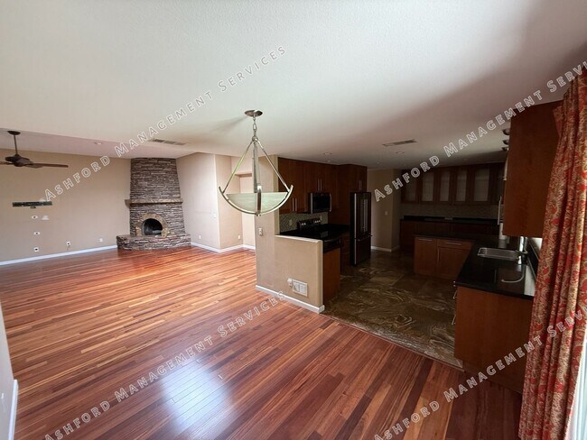 Building Photo - 3 BEDROOM 2 BATHROOM HOME RIGHT ON McCORMI...