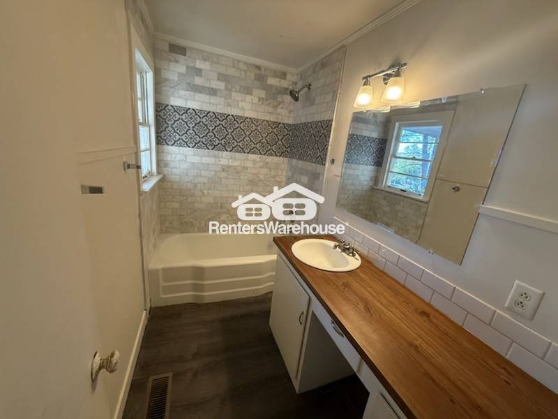 Building Photo - 358 Peevy St