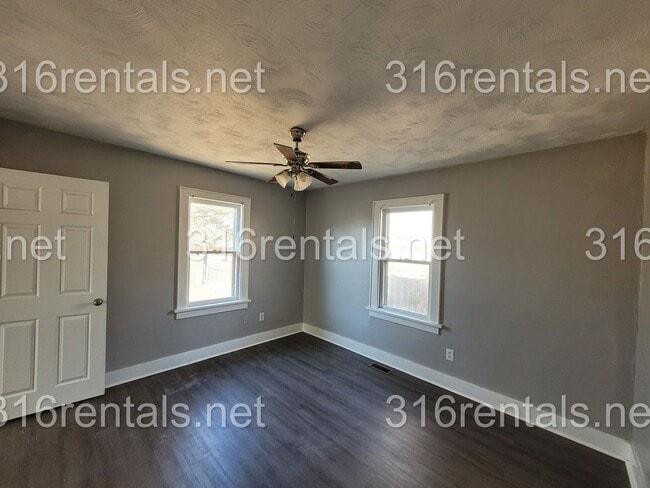 Building Photo - 1337 S Fern St