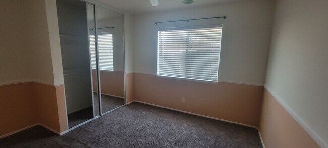 Building Photo - Lovely Temecula Home! Utilities paid!
