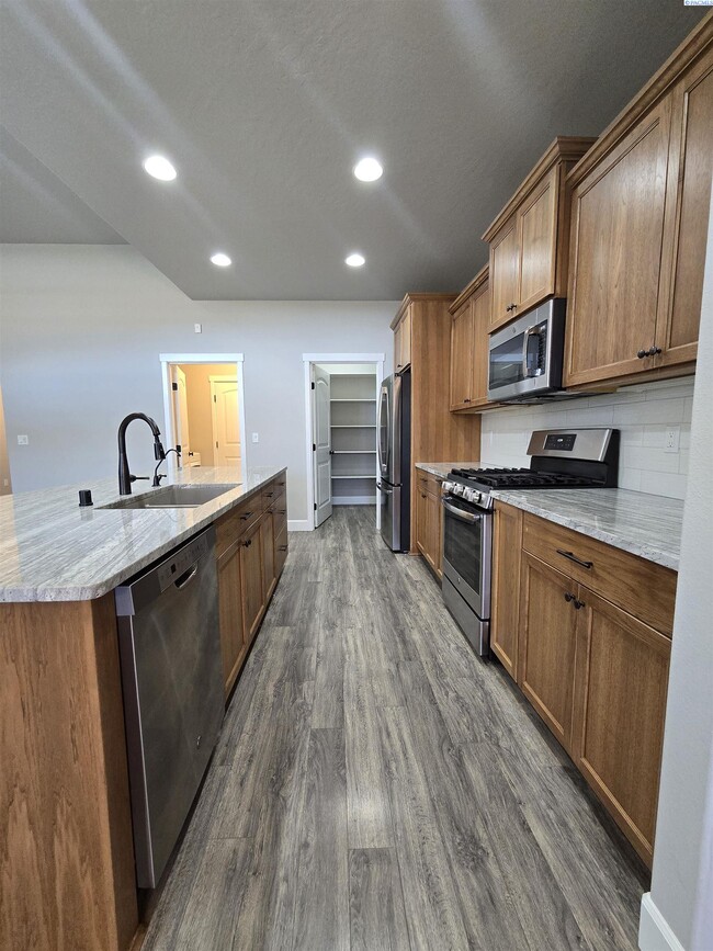 Building Photo - Short Term Rental Rental in Kennewick w/Lawn Care