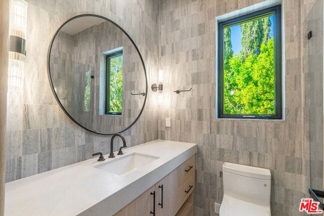 Building Photo - 12001 Crest Ct