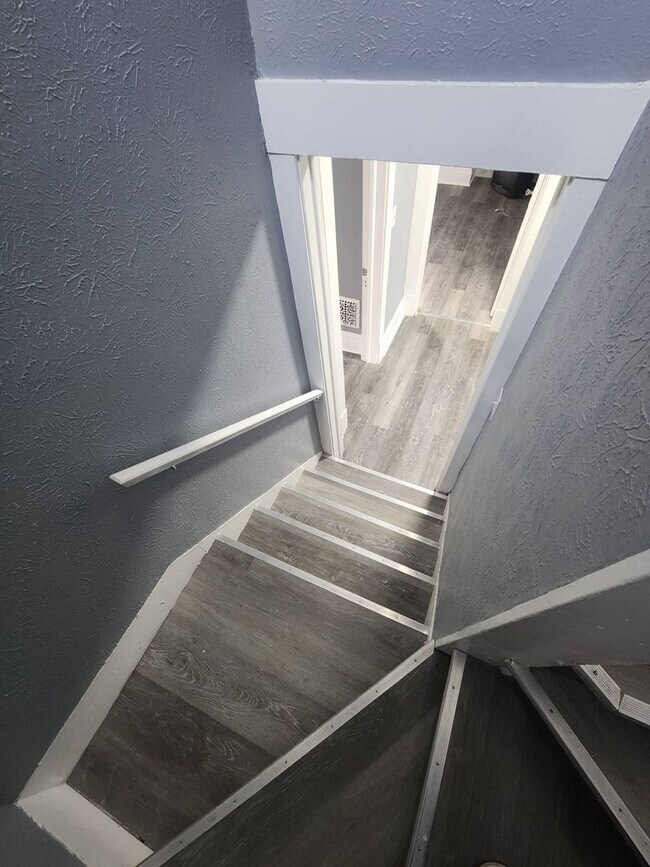 Building Photo - Charming 3-Bedroom Property in Prime Location