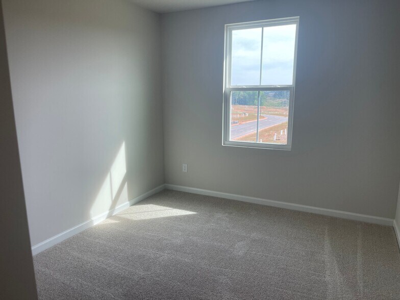 Building Photo - 1151 Robins Nest Dr