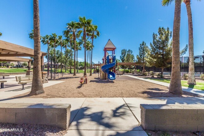 Building Photo - 3759 E Sebastian Ln