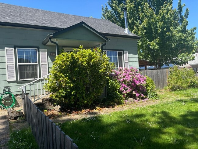 Primary Photo - Sutherlin 3 bedroom house with large shop