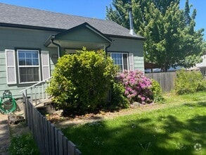 Building Photo - Sutherlin 3 bedroom house with large shop
