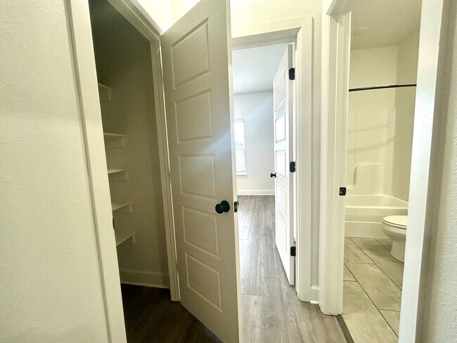 Building Photo - Centerton Home Available NOW! 4 bed, 2 full bath no carpet home. LARGE fenced backyard