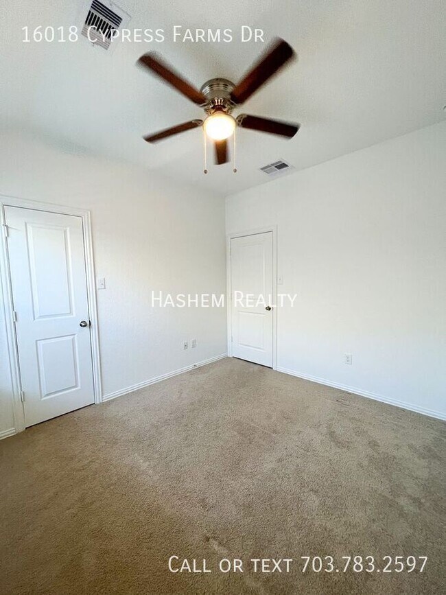 Building Photo - 16018 Cypress Farms Dr
