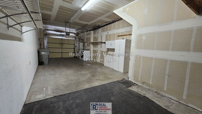 Building Photo - 405 Harriet Ln