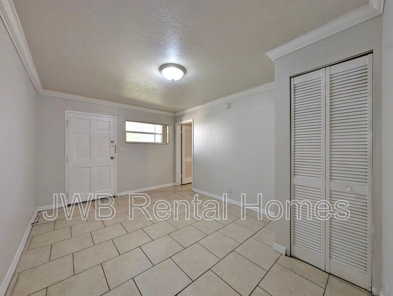 Building Photo - 2775 Herschel St