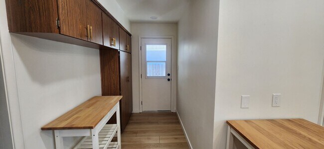 Building Photo - 3 Bedroom 1 Bathroom Charmer in Hollywood ...