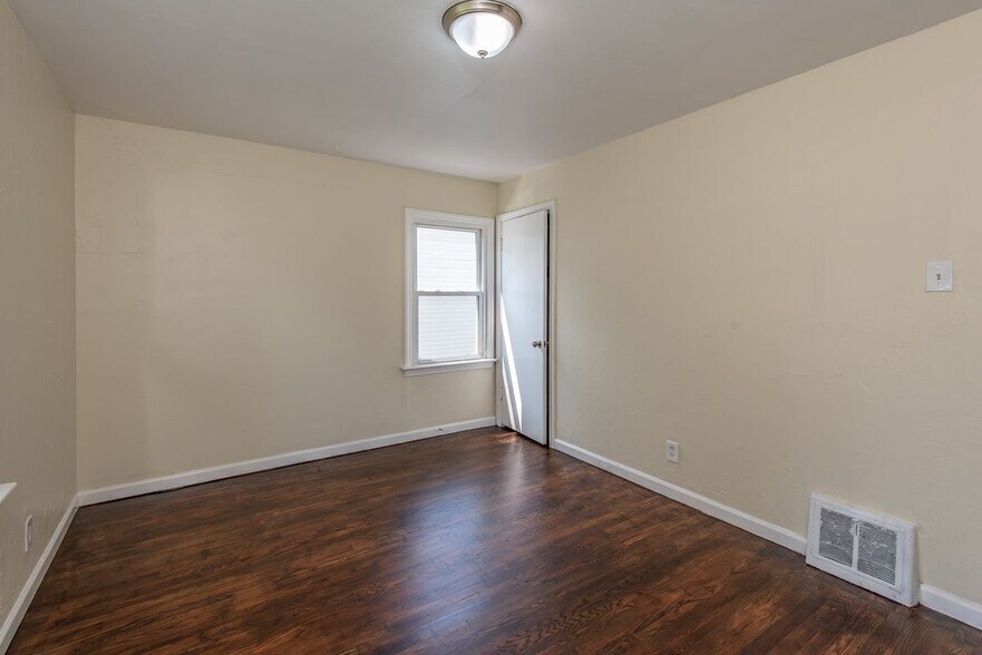 Building Photo - 6325 Jefferson Ave