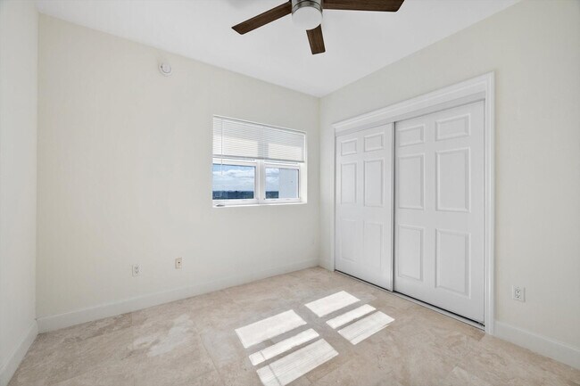 Building Photo - 15051 Royal Oaks Ln