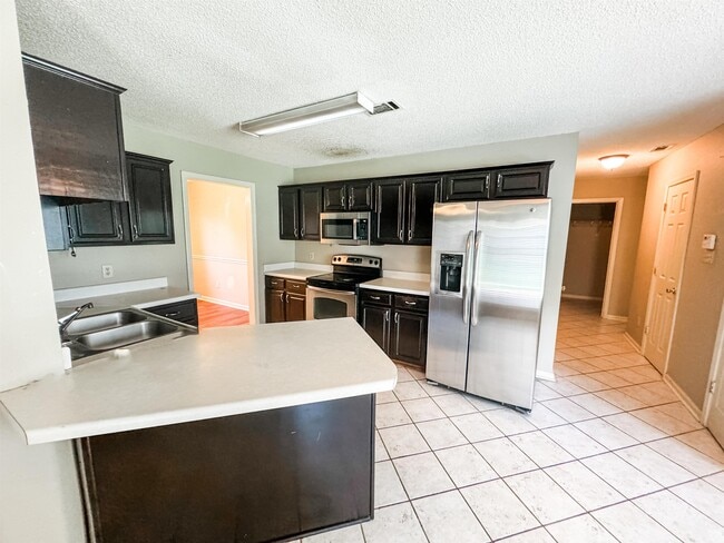 Building Photo - 1294 River Bank Dr