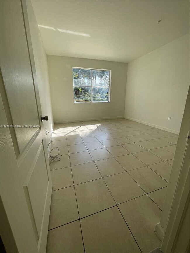 Building Photo - 17800 NW 73rd Ave