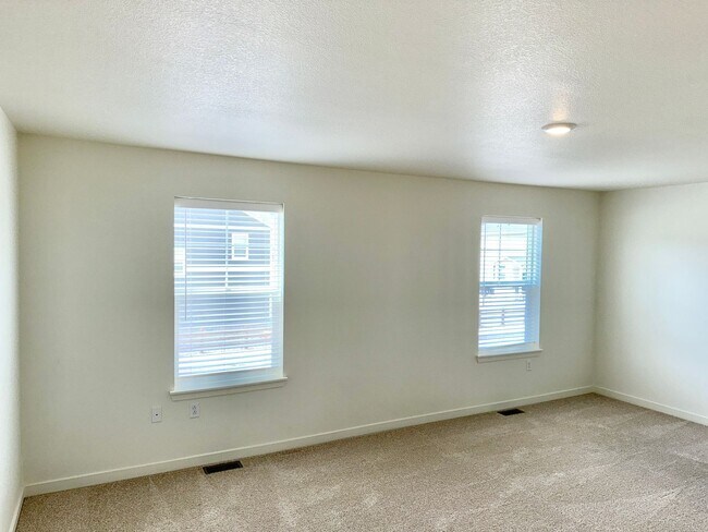 Building Photo - Beautiful 2 Year Old Home In Monument, wit...