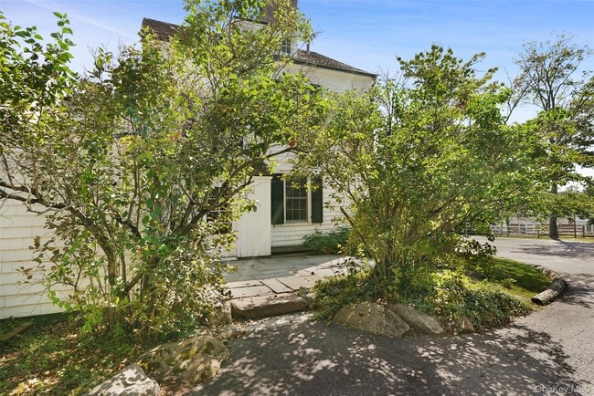 Building Photo - 1 Pound Ridge Rd