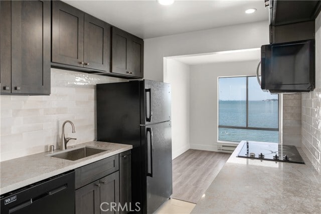 Building Photo - 8 Commodore Dr