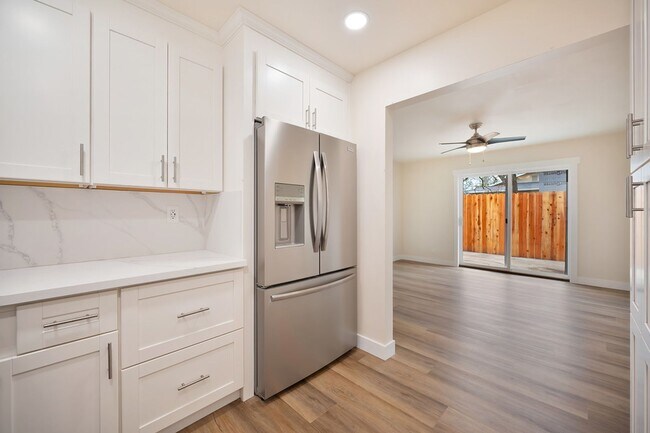 Building Photo - 5691 Cutler Ct