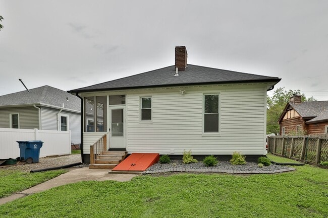 Building Photo - Newly Renovated Single Family Home