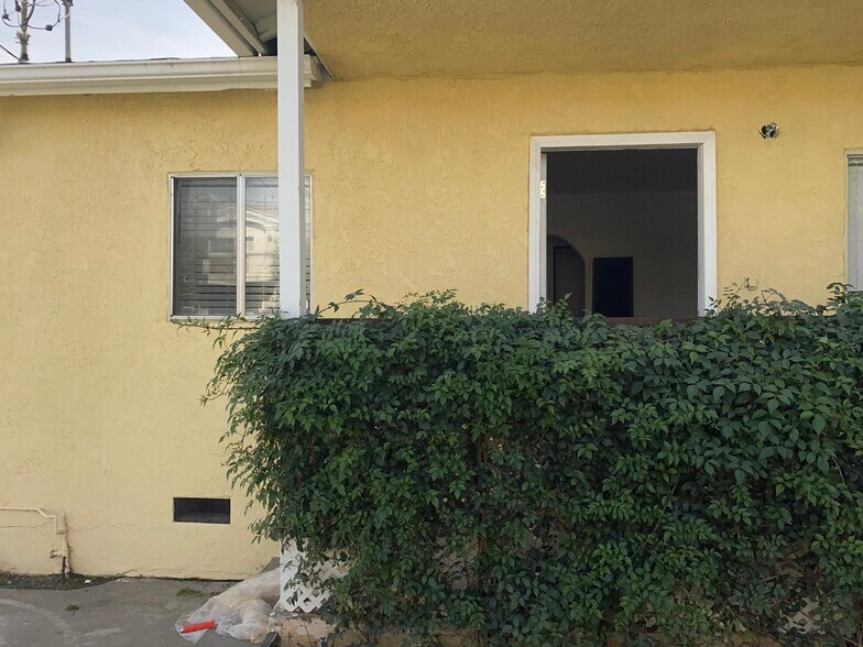 Front Entrance - 2108 Marshallfield Ln