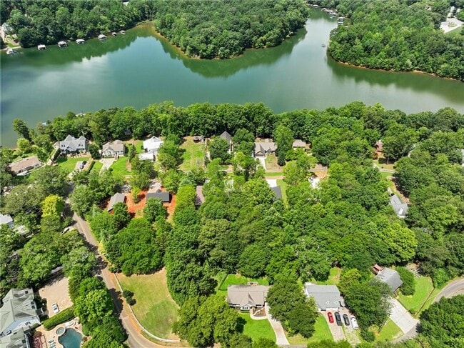Building Photo - 8079 Beachwood Dr