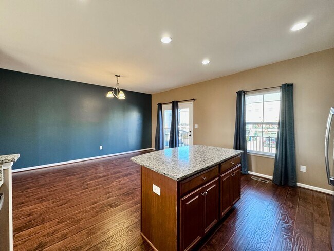Building Photo - Available 07-08-26! Townhouse w/Garage - Pet Friendly - All Appliances Convey!