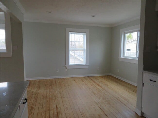 Building Photo - 5611 Lawson St