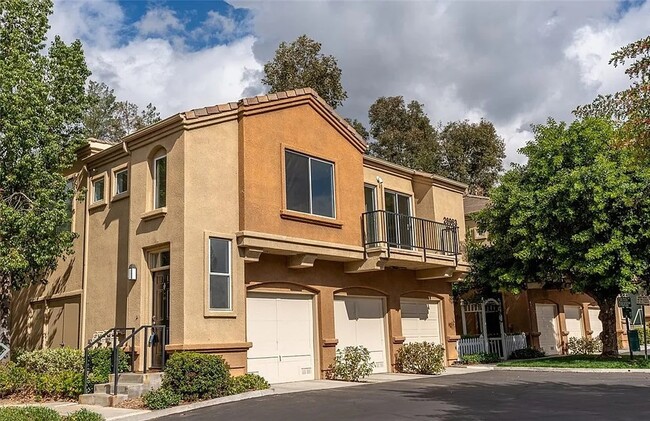 Building Photo - Live Smart in This Stylish 1BR