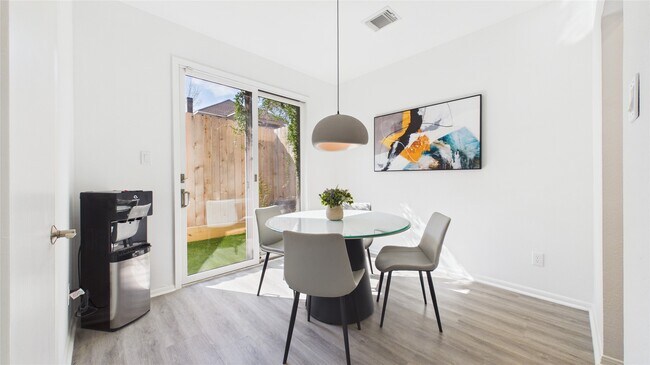 Building Photo - 1211 Jackson Blvd