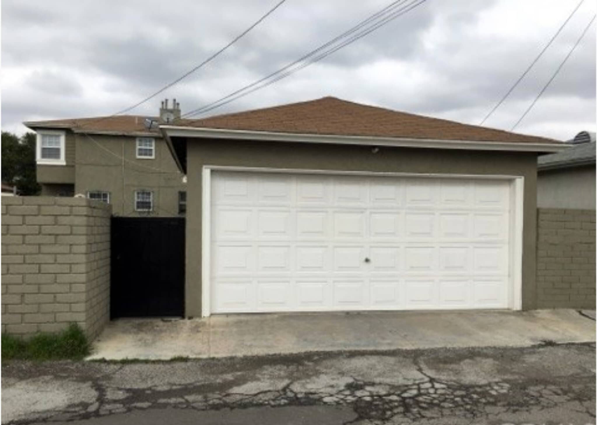 Detached 1 car garage - 424 W Riggin St
