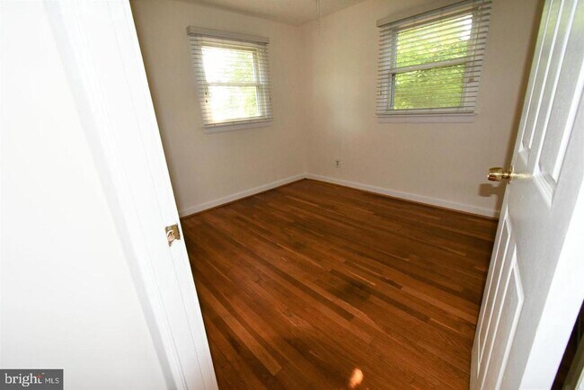 Building Photo - 41 Underwood Pl