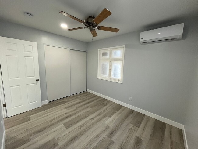 Building Photo - Remodeled & MOVE IN READY 2+1 duplex in Pa...