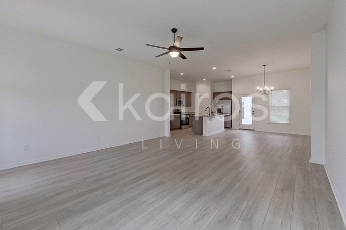 Building Photo - 117 Rainfall Ln